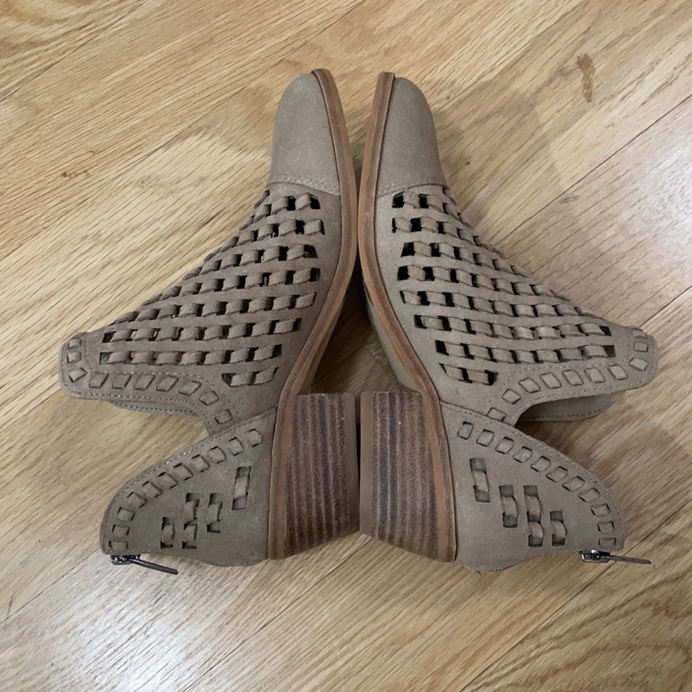 New Tan Vince Camuto Booties In Size 5.5. - image 4